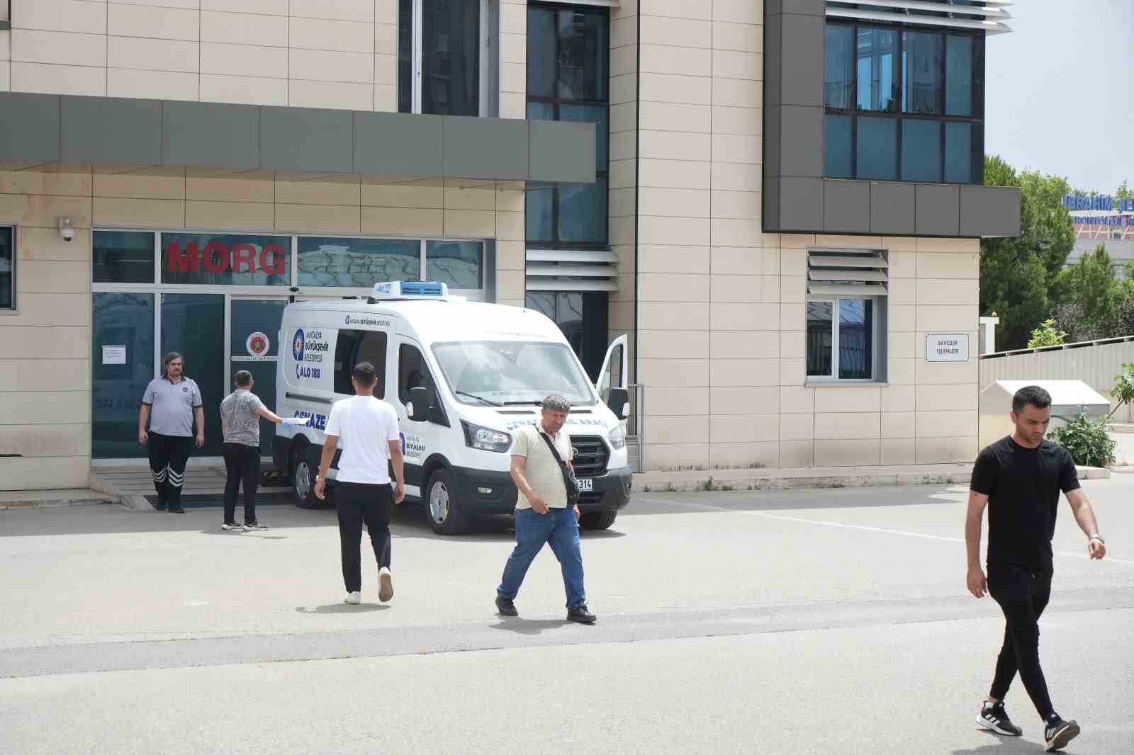 Parkta oğlunu 37 bıçak darbesiyle öldüren babaya ağırlaştırılmış müebbet talebi
Parkta oğlunu 37 bıçak darbesiyle öldüren babaya ağırlaştırılmış müebbet talebi