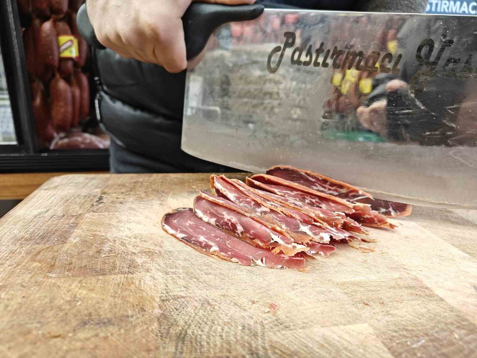 Pastırmanın kilosu raflarda 2 bin TL
