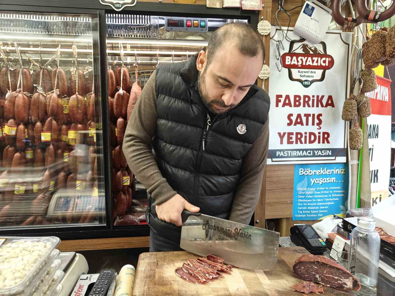 Pastırmanın kilosu raflarda 2 bin TL
