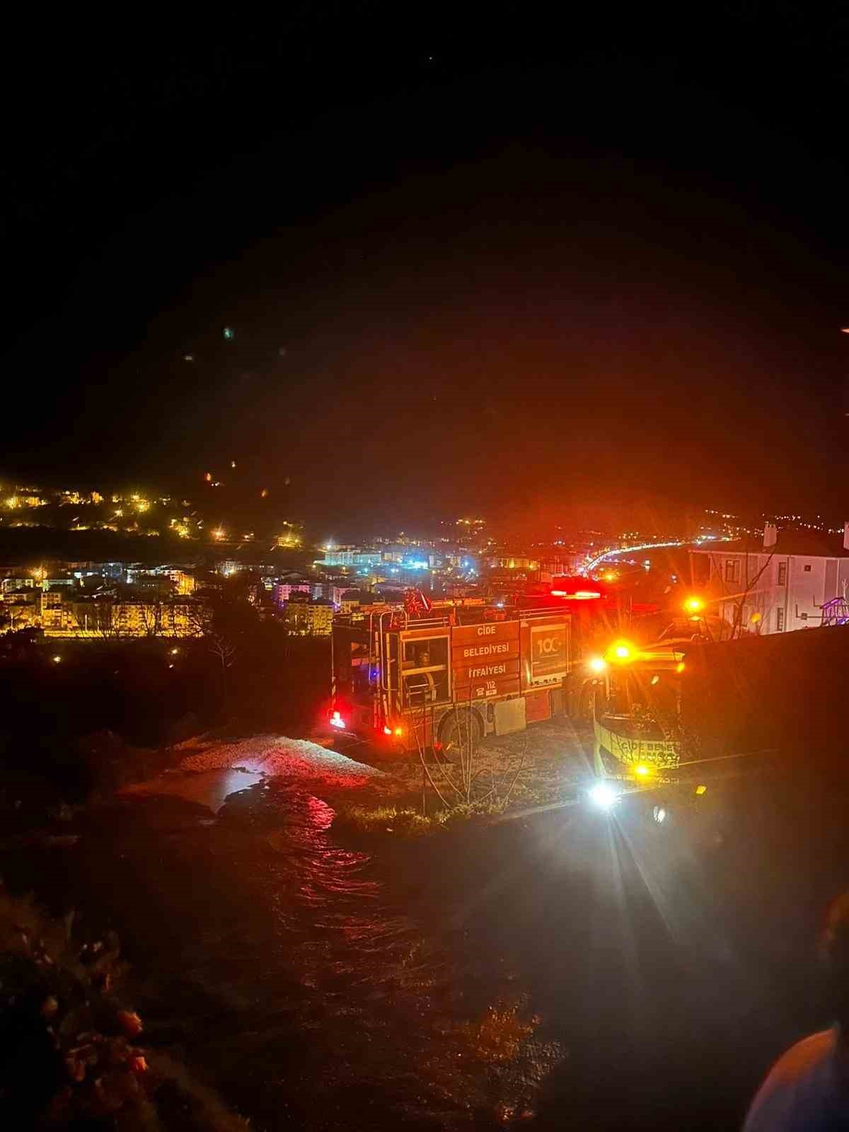 Patlayan kömür kazanı ve tüp villayı küle çeviriyordu
