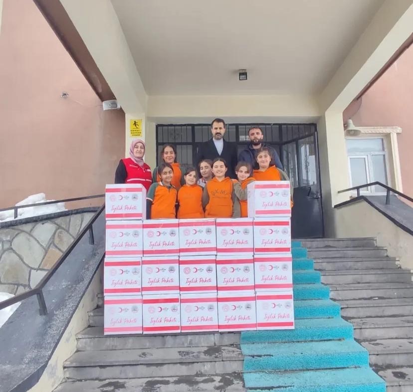 Patnos’ta "Bir sınıf bir koli projesi" etkinliği
