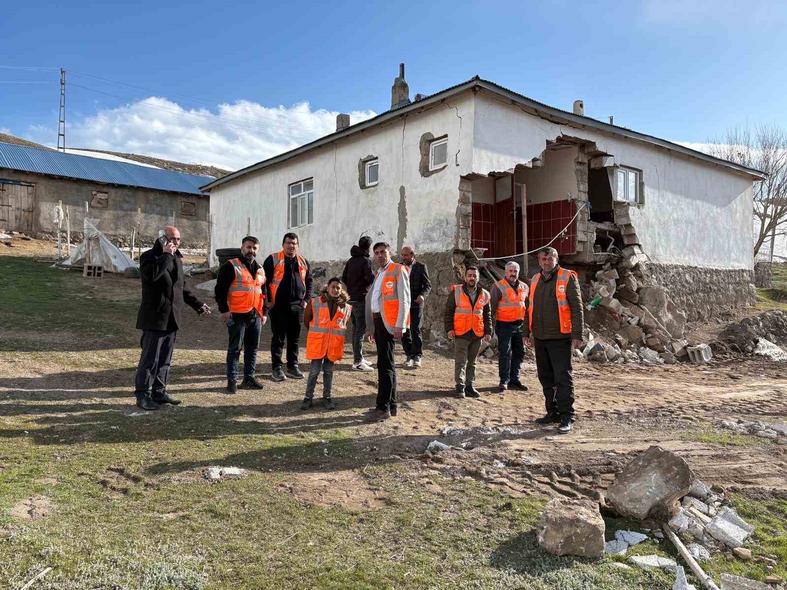 Patnos’ta deprem sonrası inceleme
