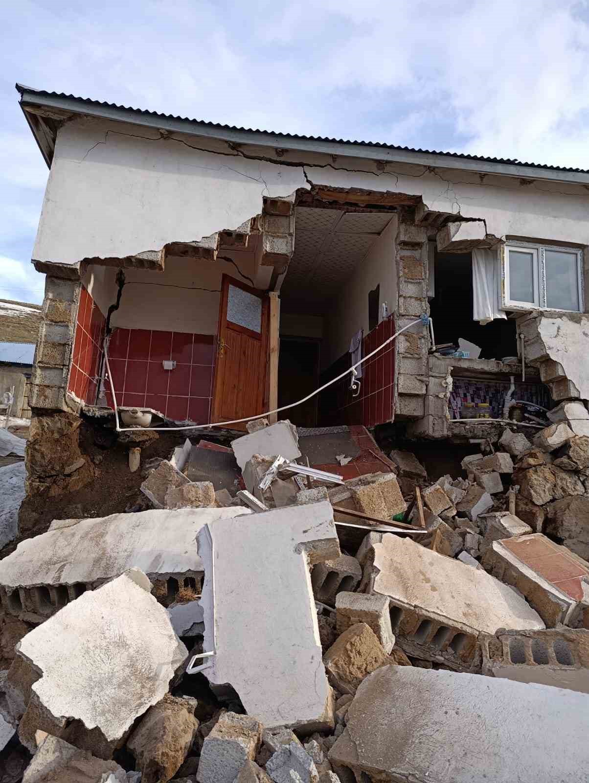 Patnos’ta deprem sonrası inceleme
