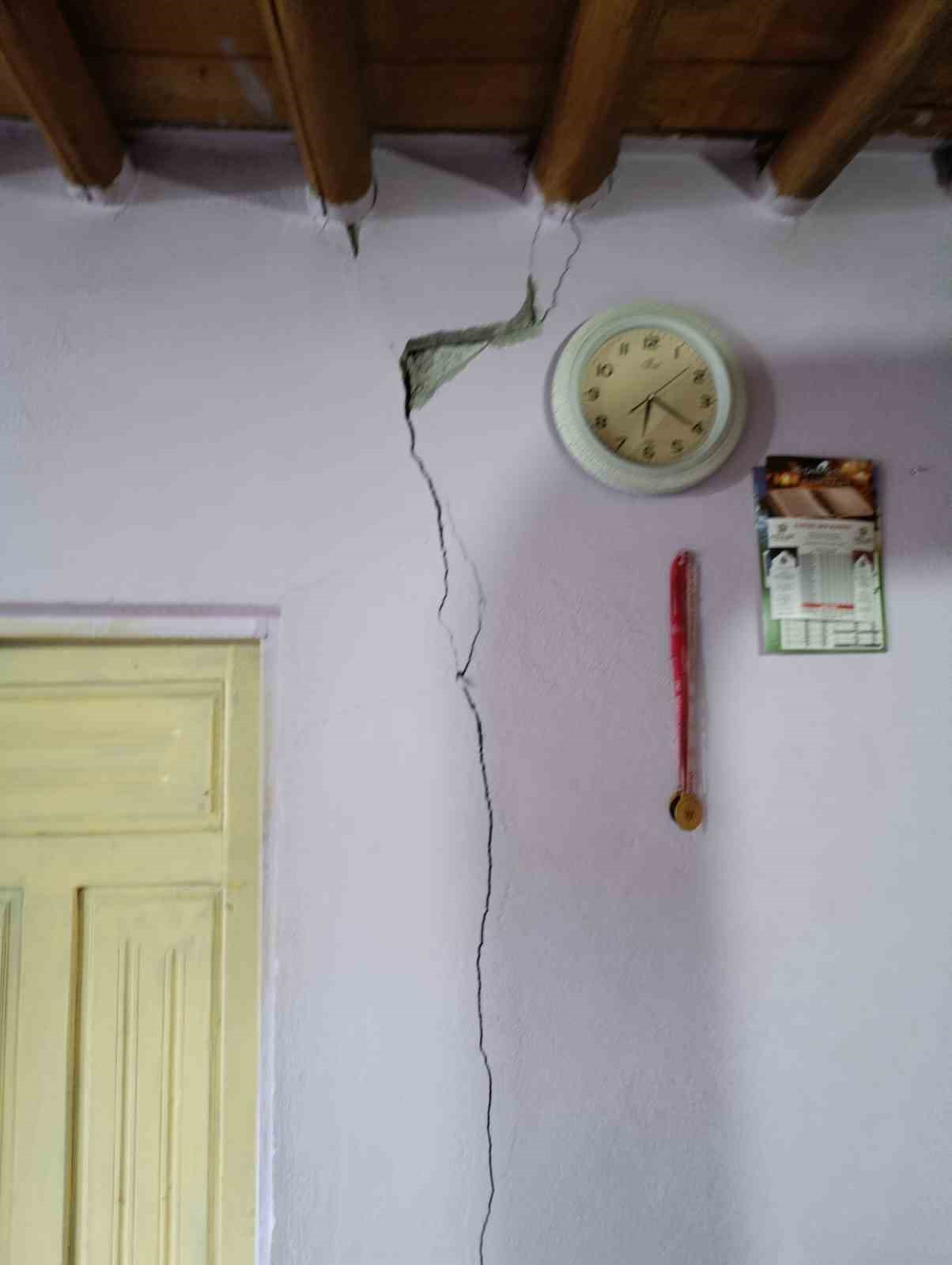 Patnos’ta deprem sonrası inceleme
