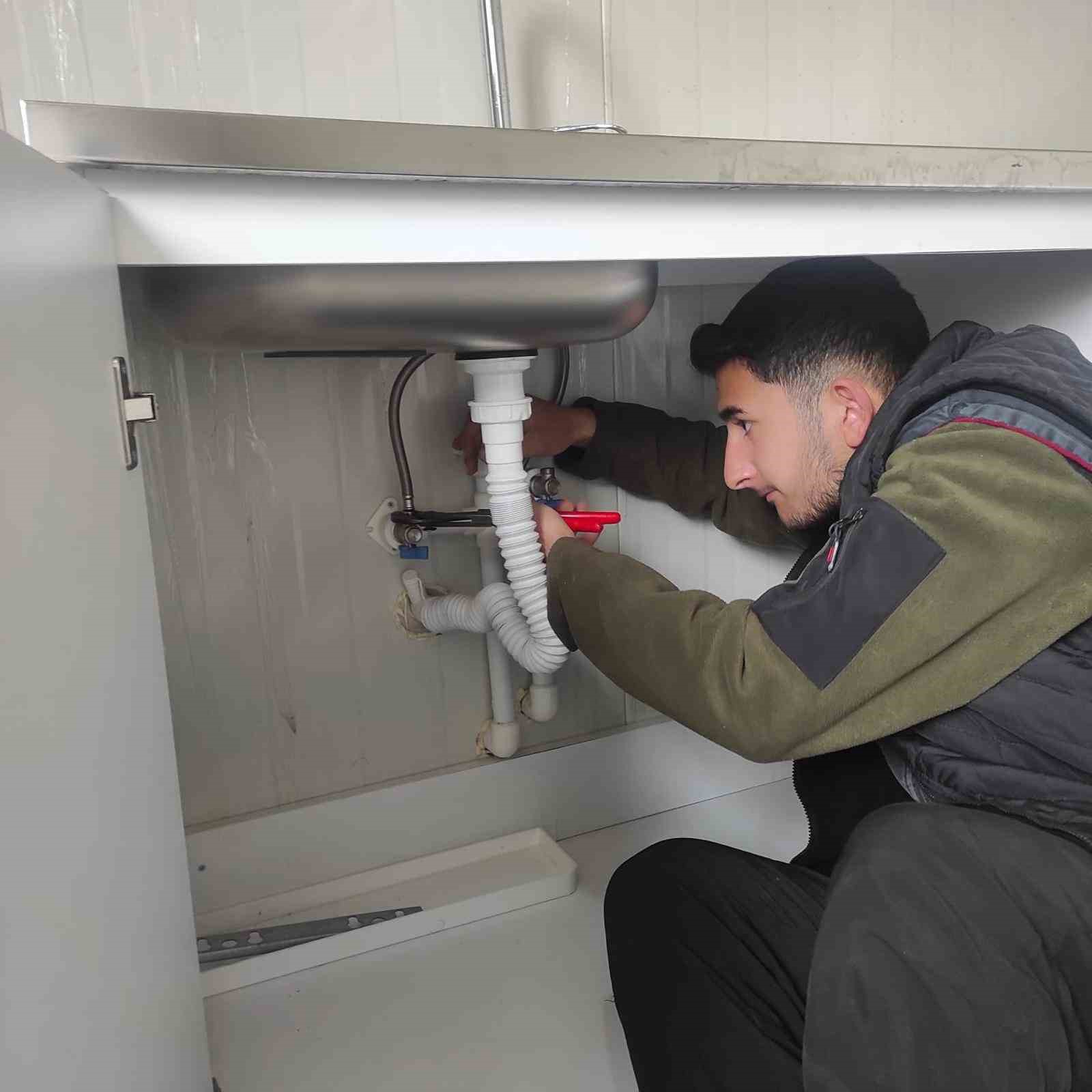 Patnos’ta depremin yaraları sarılıyor
