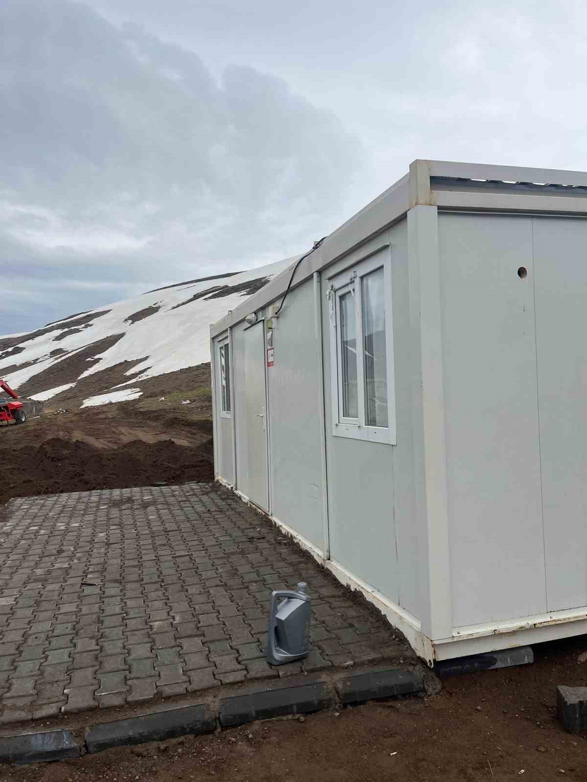 Patnos’ta depremin yaraları sarılıyor
