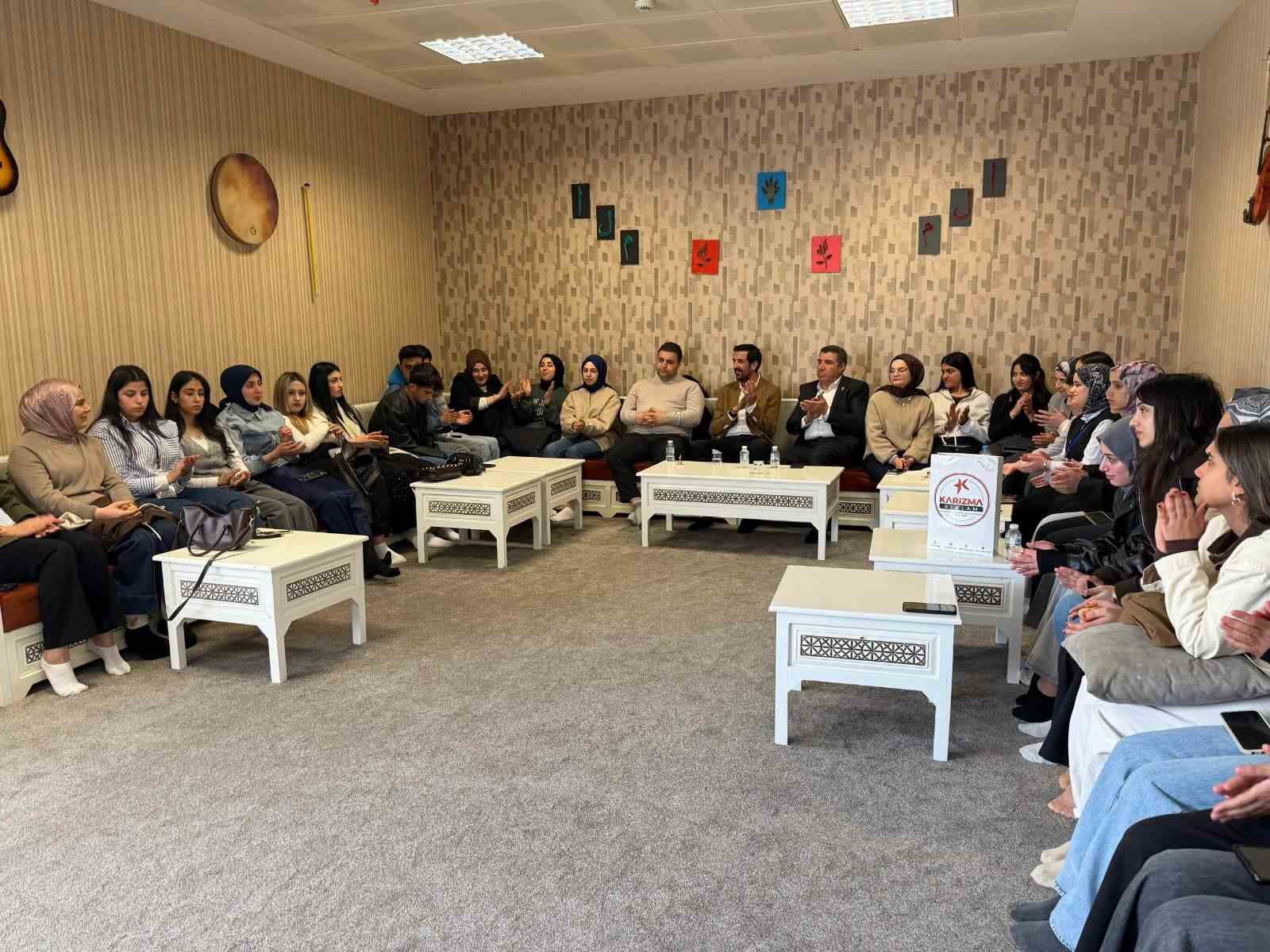 Patnos’ta "Gelenek ve Modernlik" temalı bilim kafe buluşması
