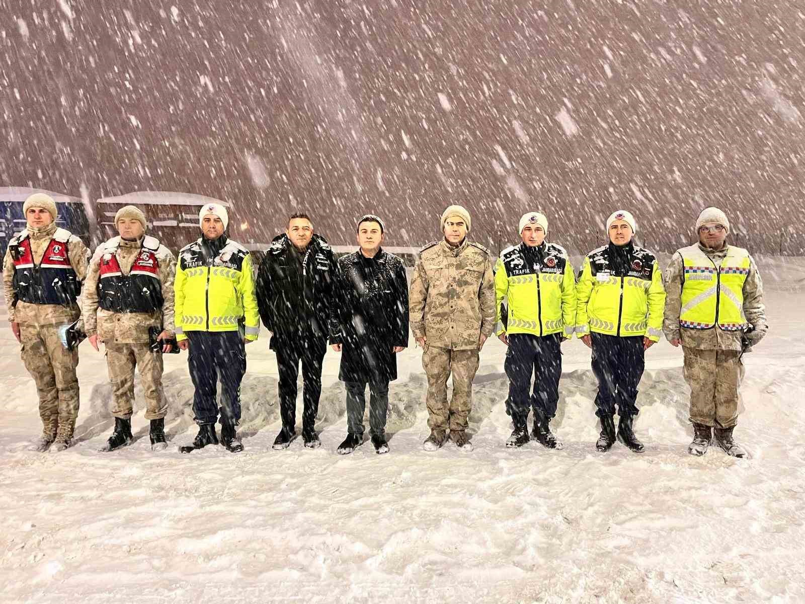 Patnos’ta güvenlik güçlerine yeni yıl ziyareti
