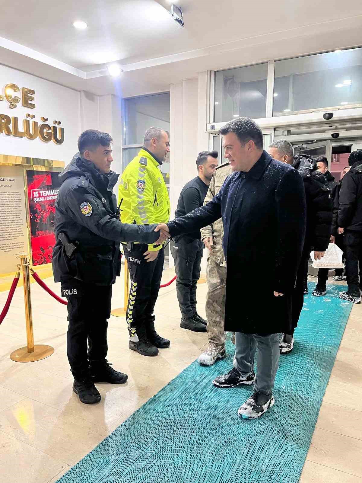 Patnos’ta güvenlik güçlerine yeni yıl ziyareti
