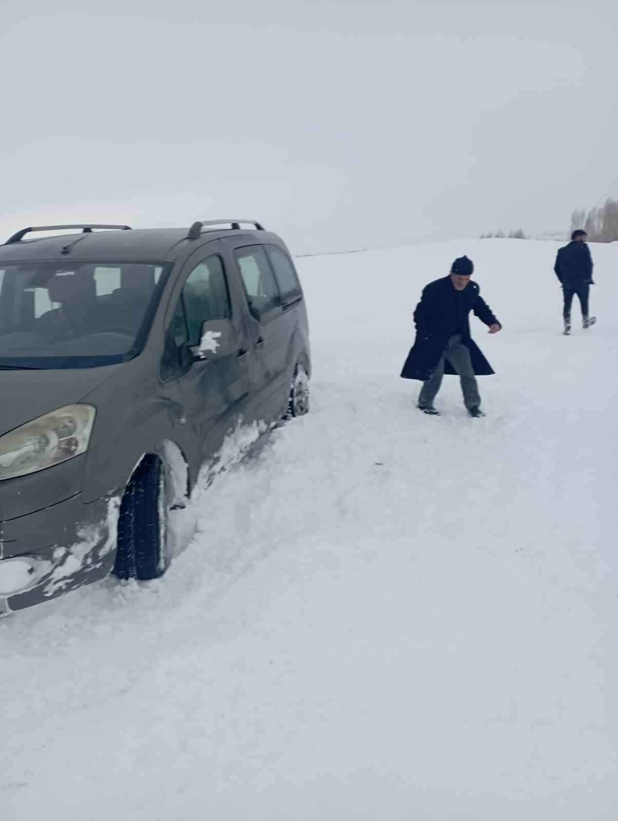 Patnos’ta kapanan köy yolları yeniden ulaşıma açılıyor
