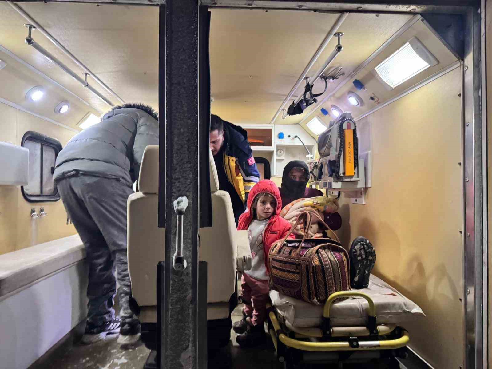 Patnos’ta kar engeline rağmen 40 günlük bebek kurtarıldı
