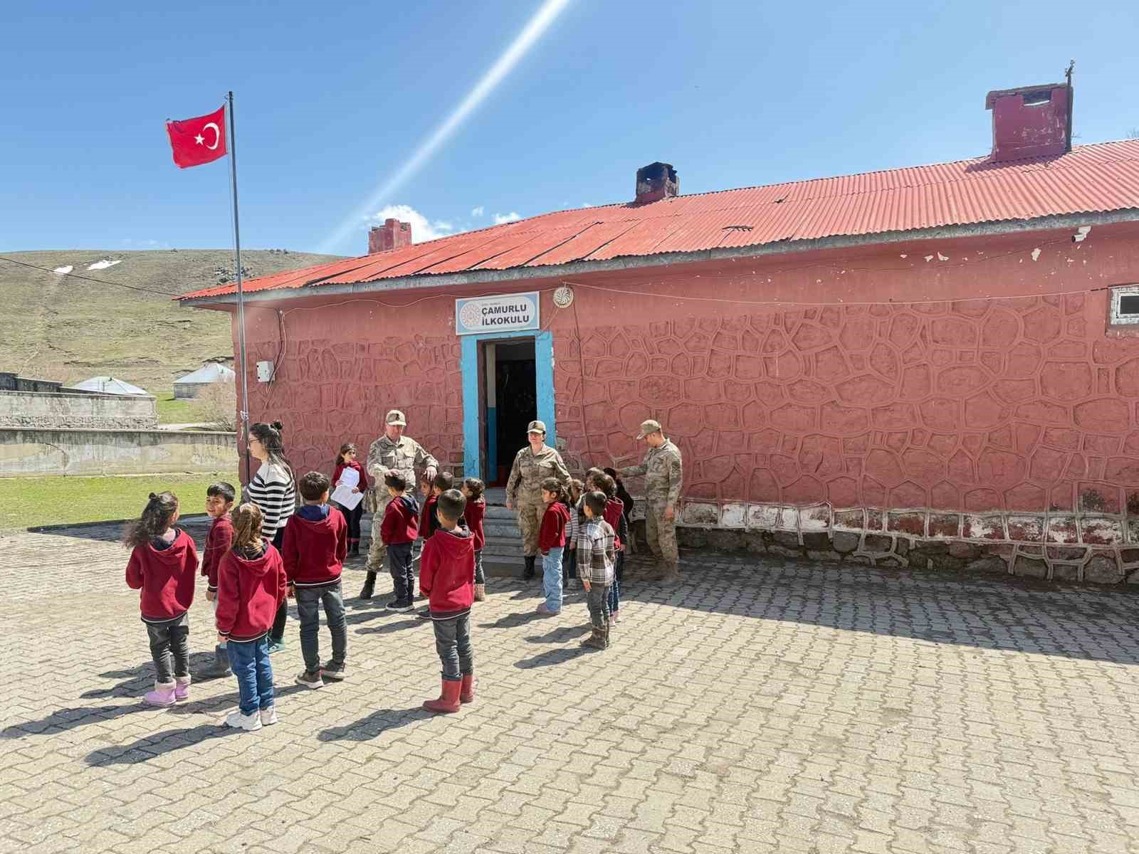 Patnos’ta okullarda güvenlik alarmı
