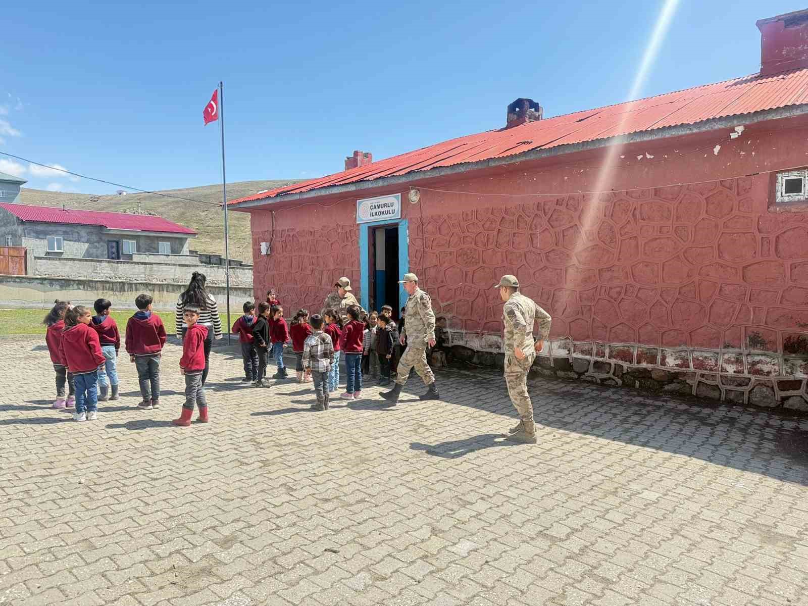 Patnos’ta okullarda güvenlik alarmı
