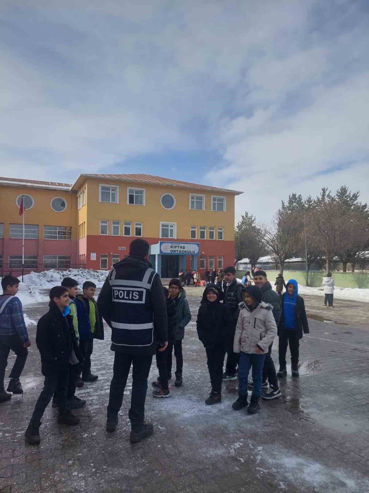 Patnos’ta okullarda ve servislerde denetimler artırıldı
