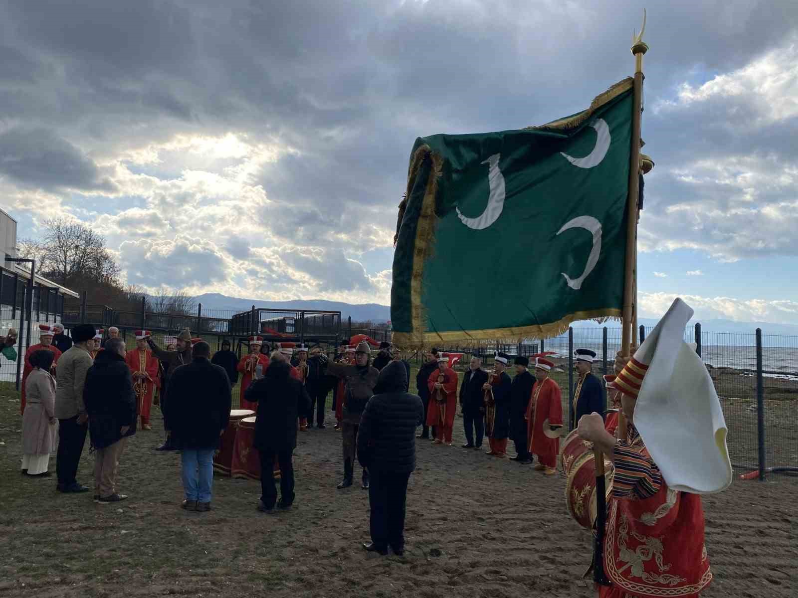 Patrikhane’ye mehterli cevap
