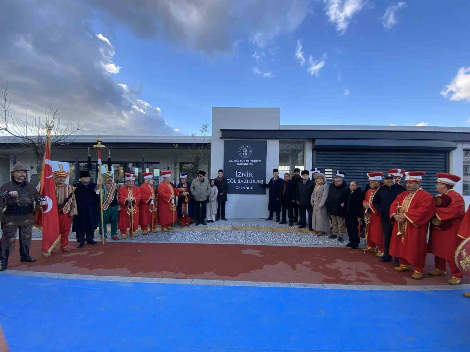 Patrikhane’ye mehterli cevap
