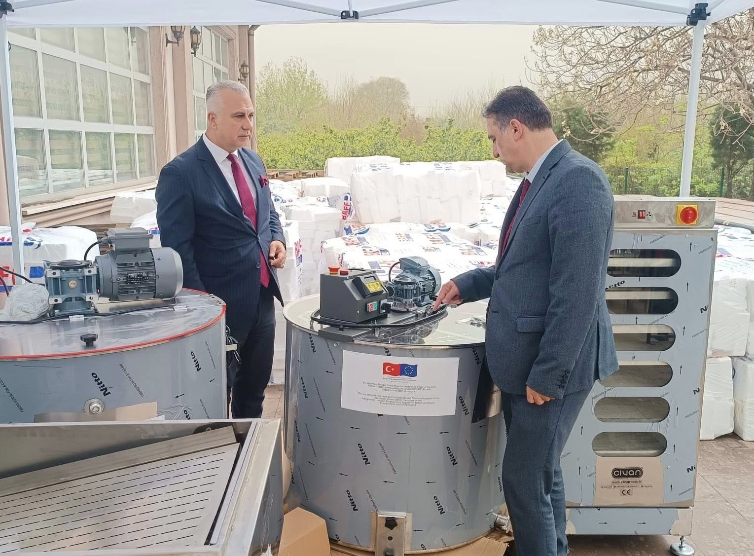 Payas’ta arıcılara malzeme desteği sağlandı
