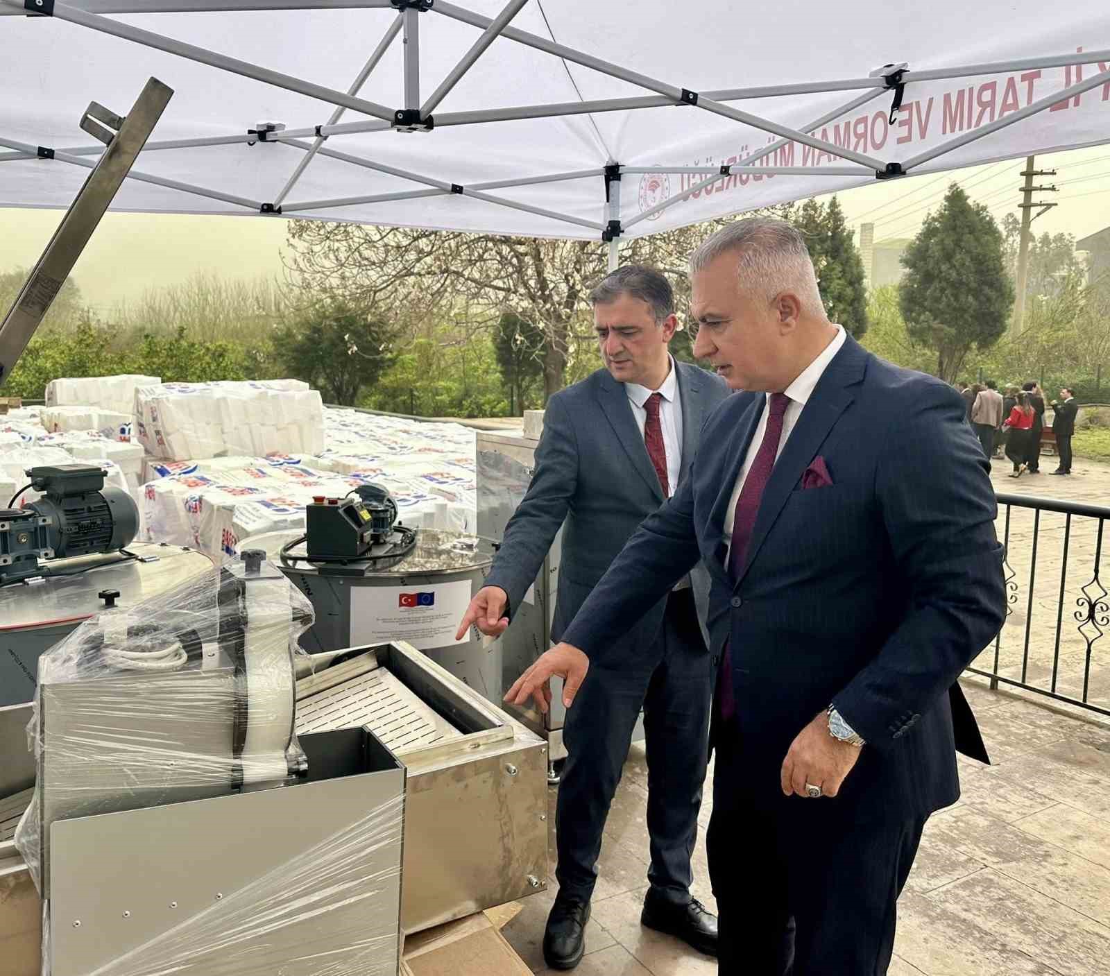 Payas’ta arıcılara malzeme desteği sağlandı
