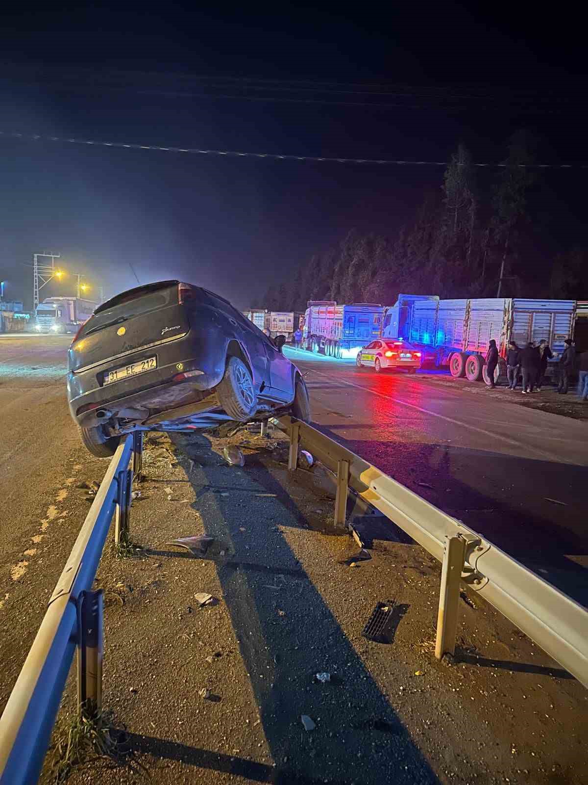 Payas’ta refüje çıkan otomobilin sürücüsü yaralandı
