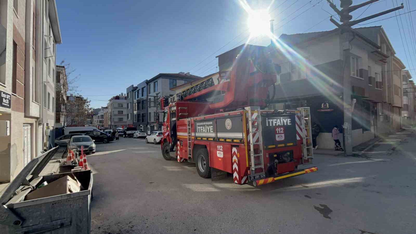 Pazar engelini aşamayan itfaiye, yangına ulaşmakta güçlük çekti
