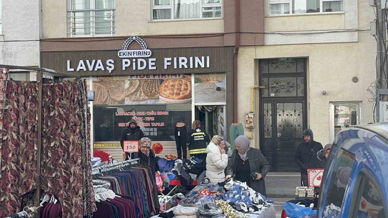 Pazar engelini aşamayan itfaiye, yangına ulaşmakta güçlük çekti
