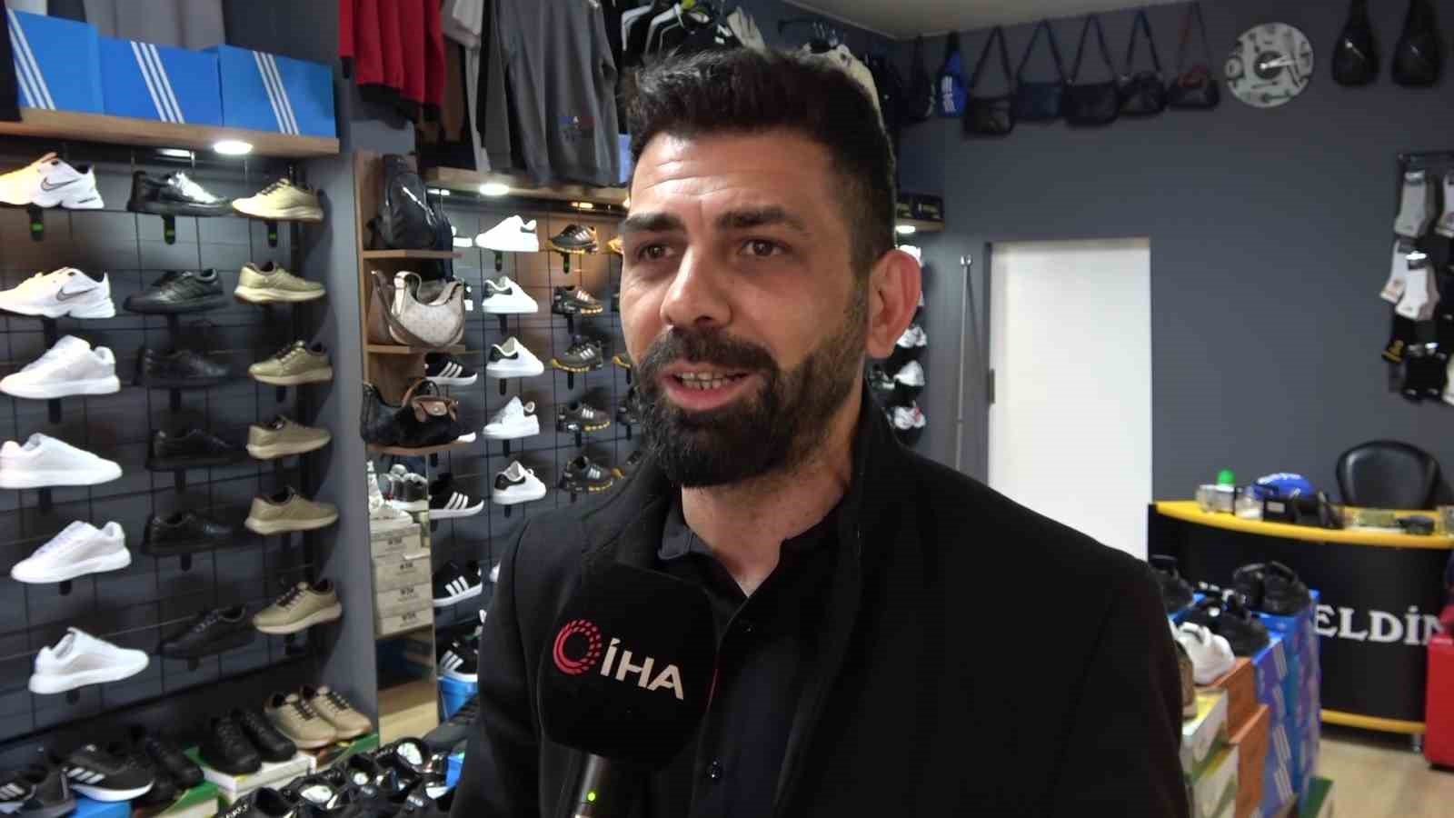 Pazarcı esnaf bedava bin çift ayakkabı dağıttı, halktan dua istedi
