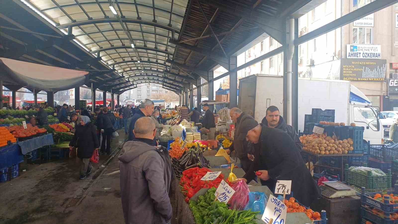 Pazarda zam şampiyonu salatalık
