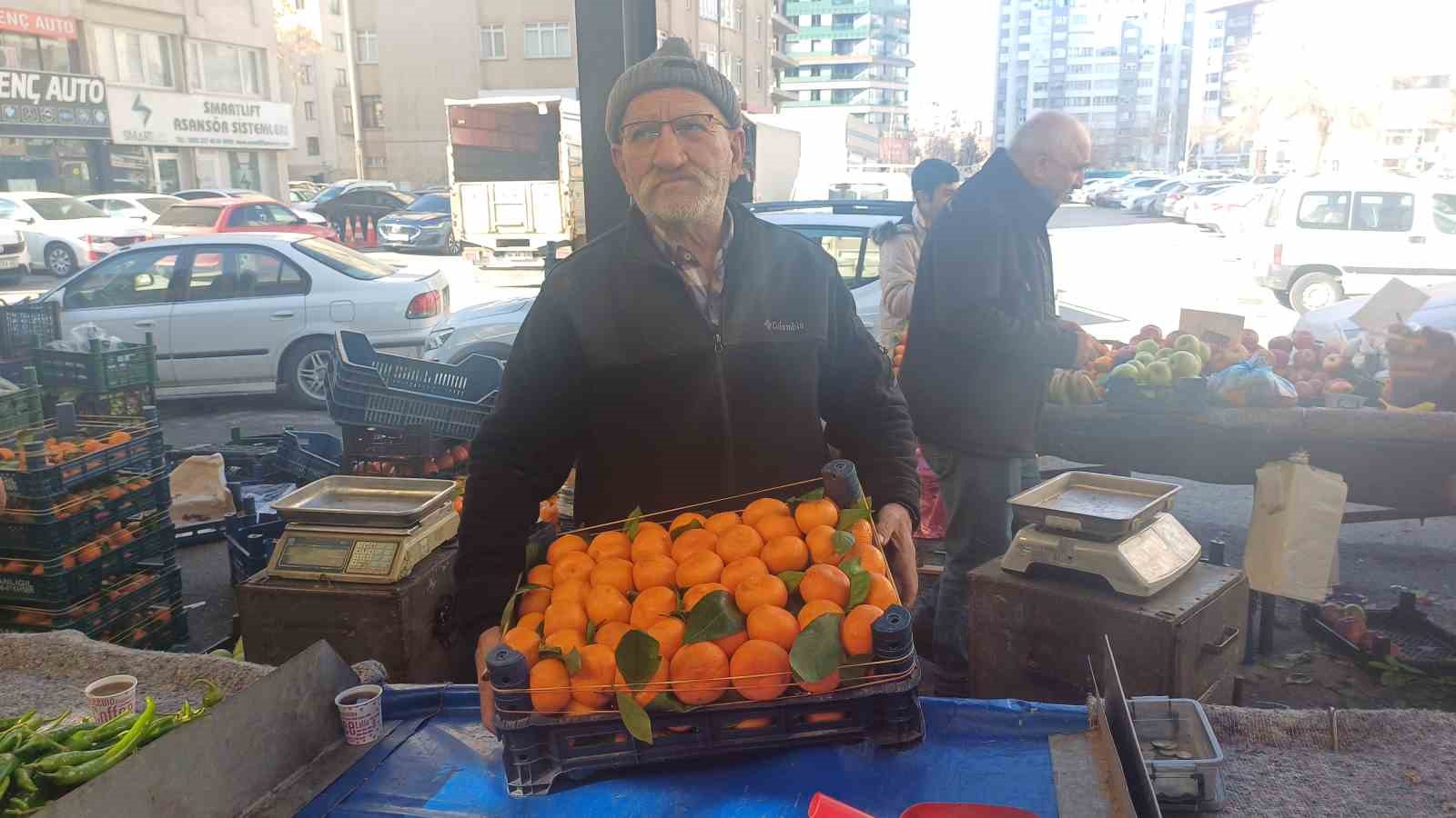 Pazarda zam şampiyonu salatalık
