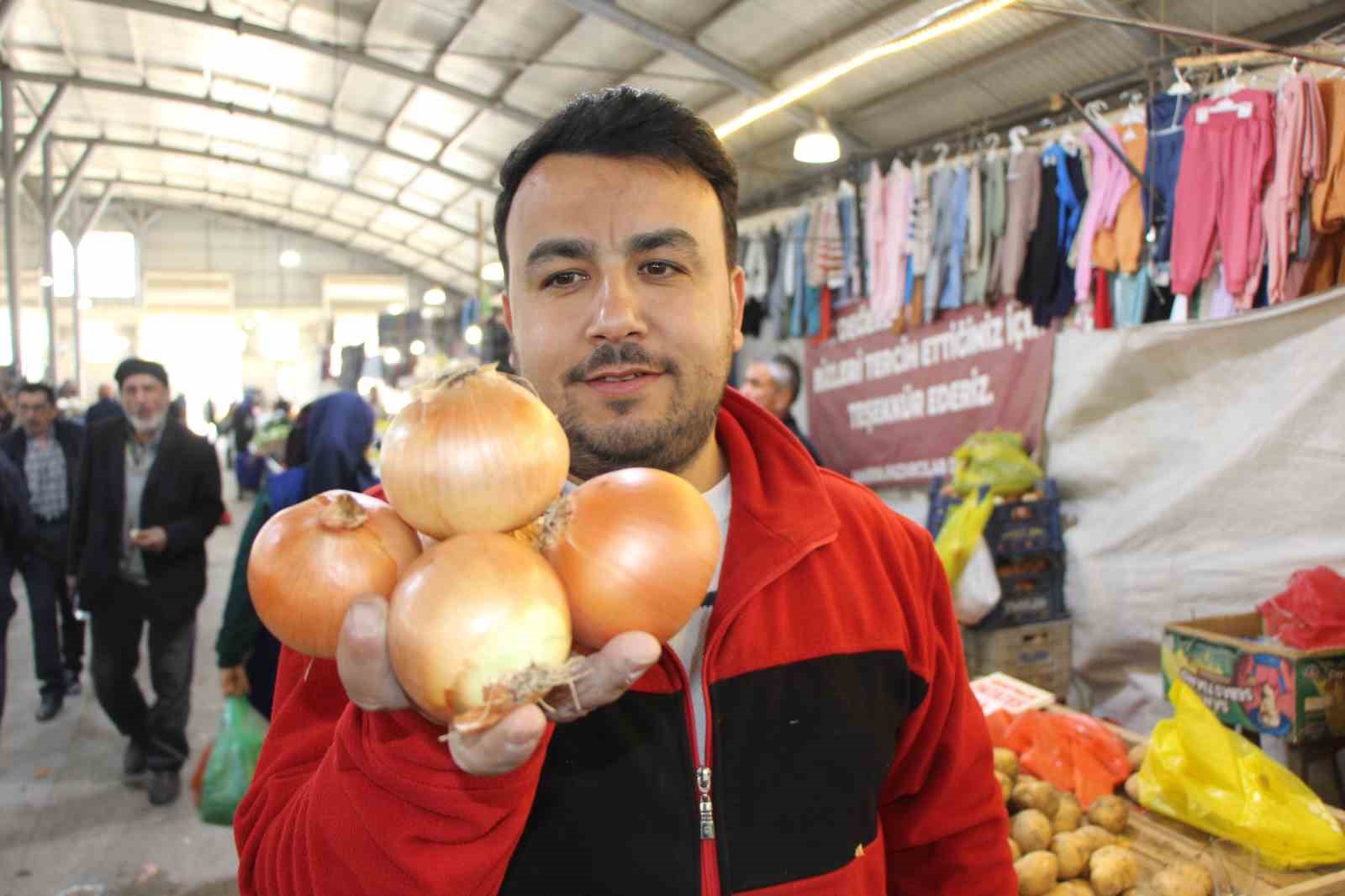 Pazarın en ucuzu soğan Amasya’dan Avrupa’ya gönderiliyor
