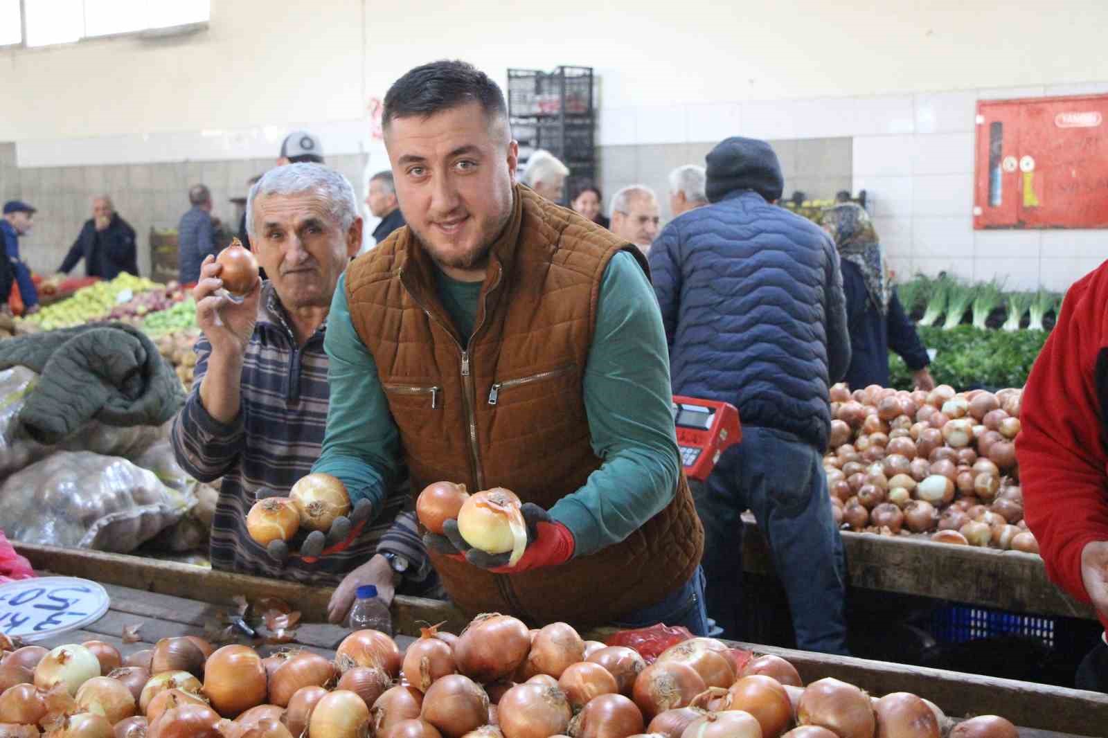 Pazarın en ucuzu soğan Amasya’dan Avrupa’ya gönderiliyor

