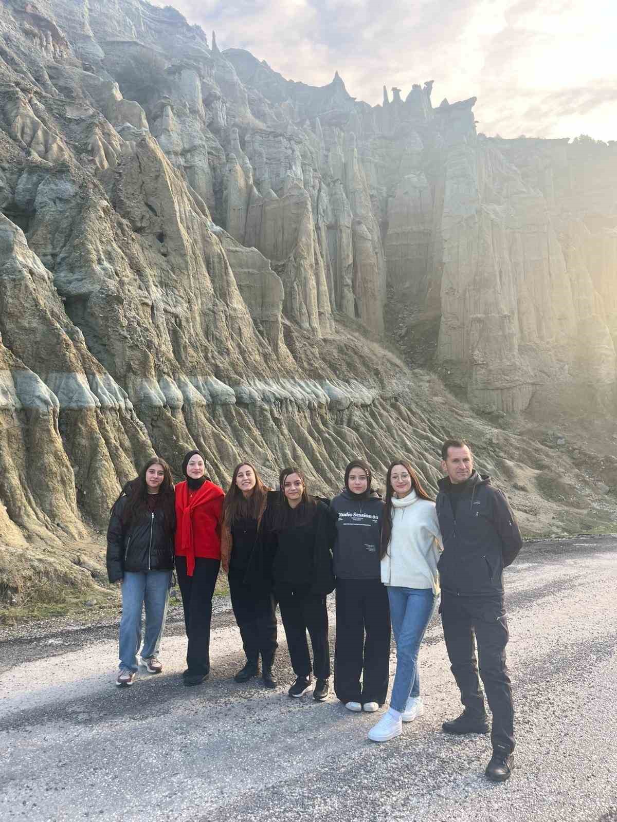 Pazarlar Spor Liseli 20 gencin 12 saatlik keşif mesaisi
