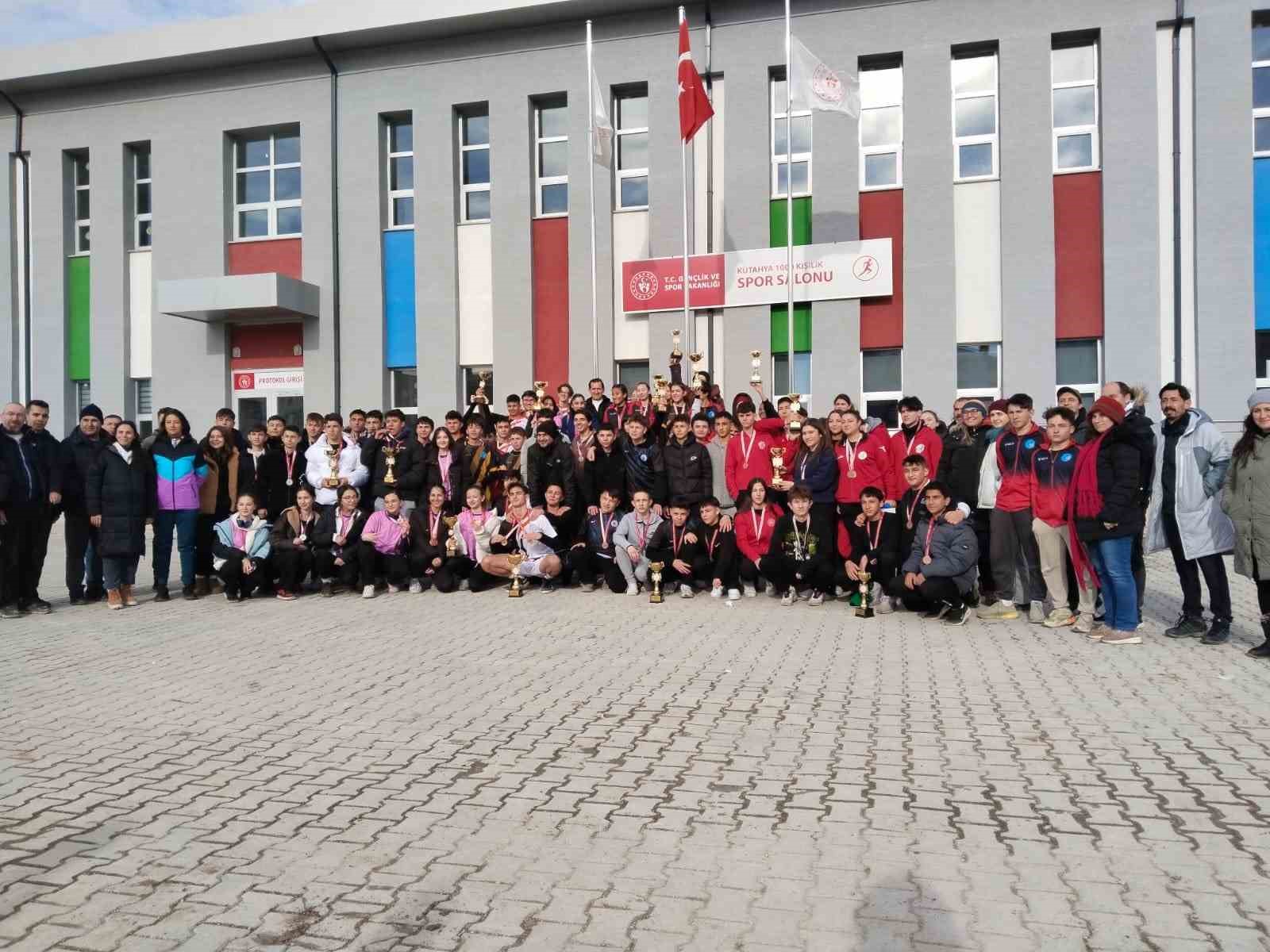 Pazarlar Spor Lisesi 50 madalya ve kupa kazandı
Pazarlar Spor Lisesi 50 madalya ve kupa kazandı