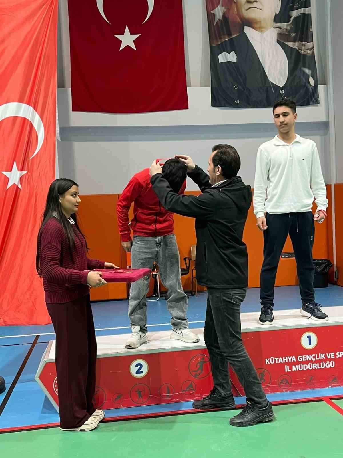 Pazarlar Spor Lisesi’nden atletizmde 15 madalya
