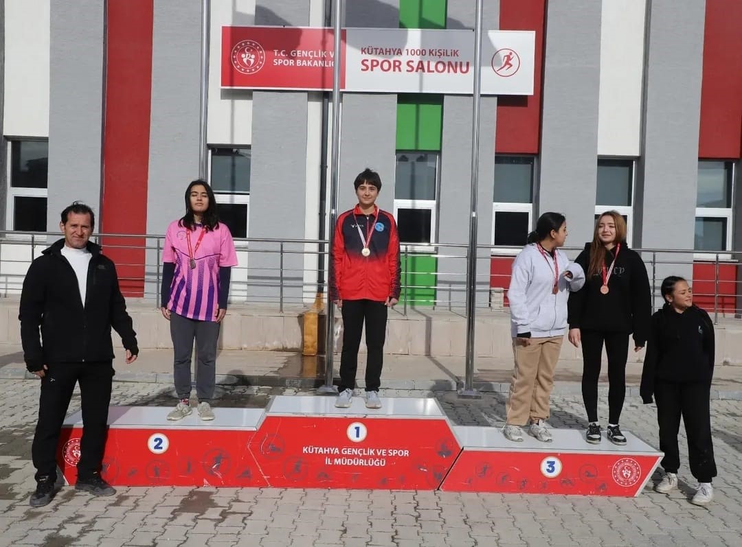 Pazarlar Spor Lisesinden tarihi başlangıç: İlk yılda 1 kupa 6 madalya
Pazarlar Spor Lisesinden tarihi başlangıç: İlk yılda 1 kupa 6 madalya