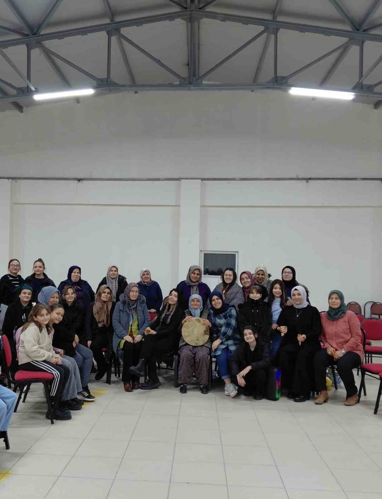 Pazarlar’da halk oyunları kursunda seslendirilen yöresel ezgiler
