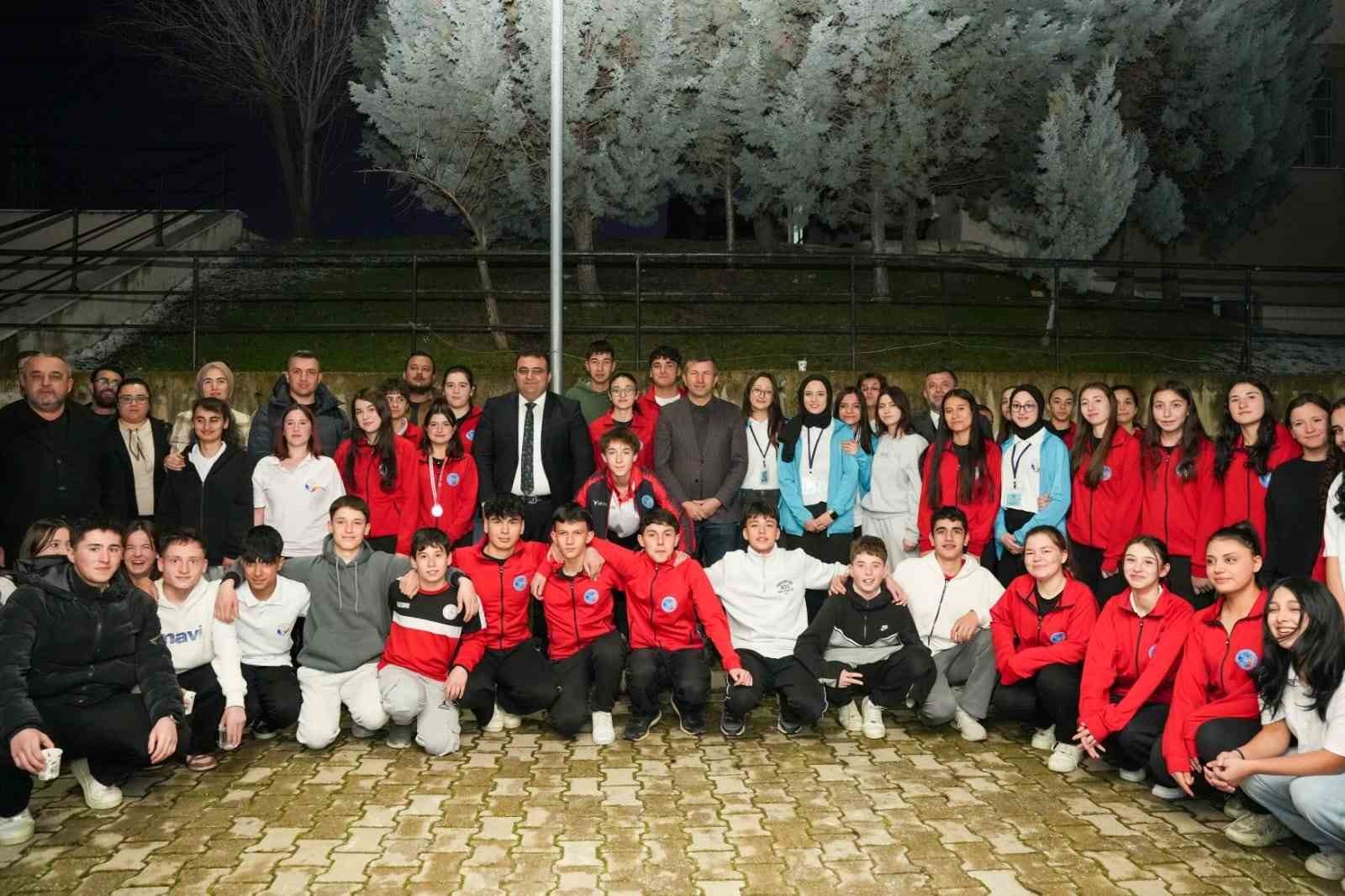 Pazarlar’da maarif sofrası bereketi
Pazarlar’da maarif sofrası bereketi