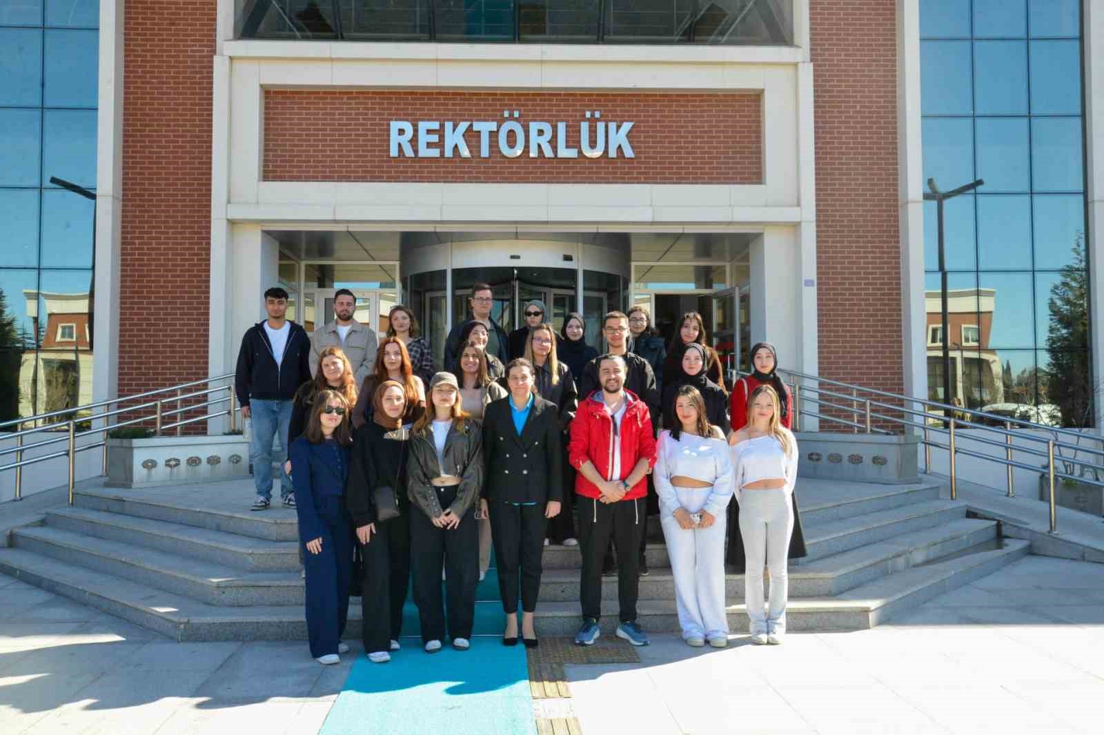 Pazaryeri MYO öğrencileri BŞEÜ kampüsünü ziyaret etti
Pazaryeri MYO öğrencileri BŞEÜ kampüsünü ziyaret etti