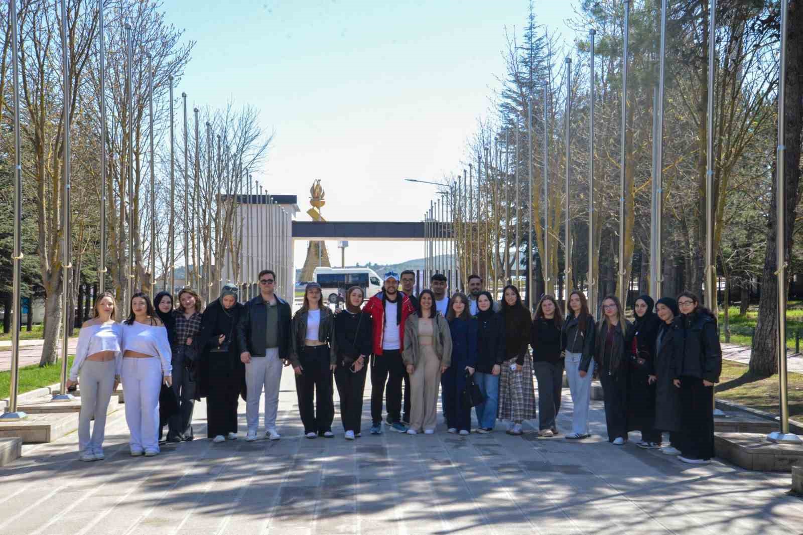 Pazaryeri MYO öğrencileri BŞEÜ kampüsünü ziyaret etti
Pazaryeri MYO öğrencileri BŞEÜ kampüsünü ziyaret etti