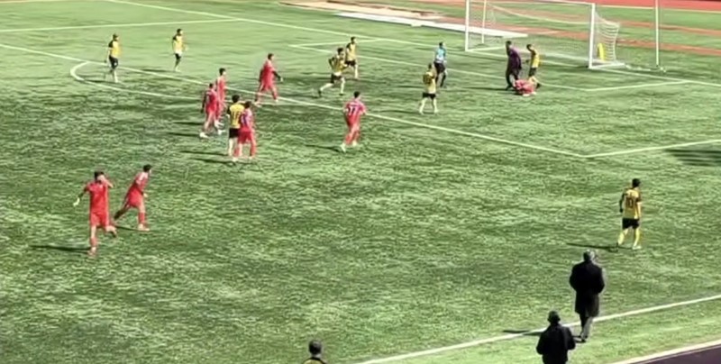 Penaltı golü sonrası çıkan arbedede futbolcunun elmacık kemiği kırıldı
