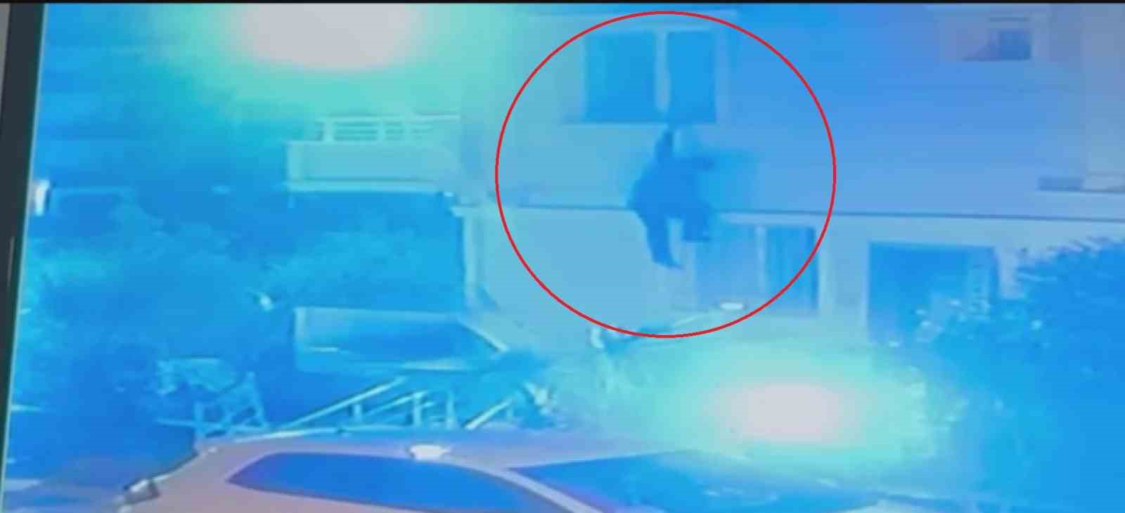 Penceredeki sinekliği parçalayarak evden ayrılan psikolojik rahatsızlıkları bulunan genç sırra kadem bastı
Penceredeki sinekliği parçalayarak evden ayrılan psikolojik rahatsızlıkları bulunan genç sırra kadem bastı