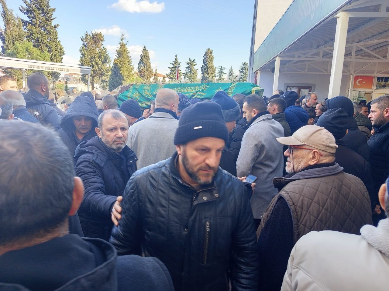 Pencereden düşerek hayatını kaybeden 8. sınıf öğrencisi son yolculuğuna uğurlandı
