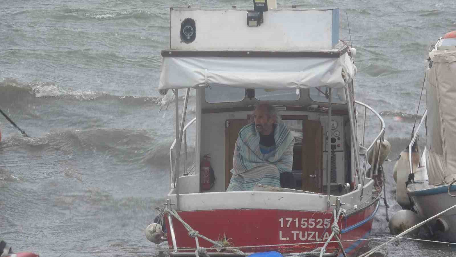 Pendik Amatör Denizciler Barınağı’nda korku dolu anlar: Tekne sahibi ölümle burun buruna geldi
