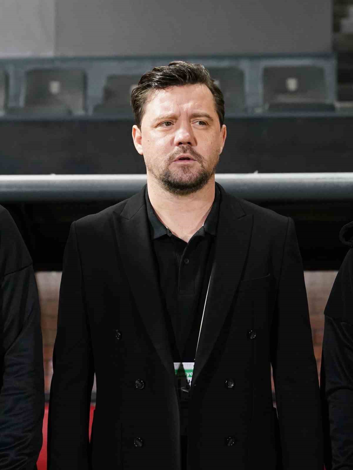 Pendikspor, Teknik Direktör Uğur Uçar ile yola devam ediyor
