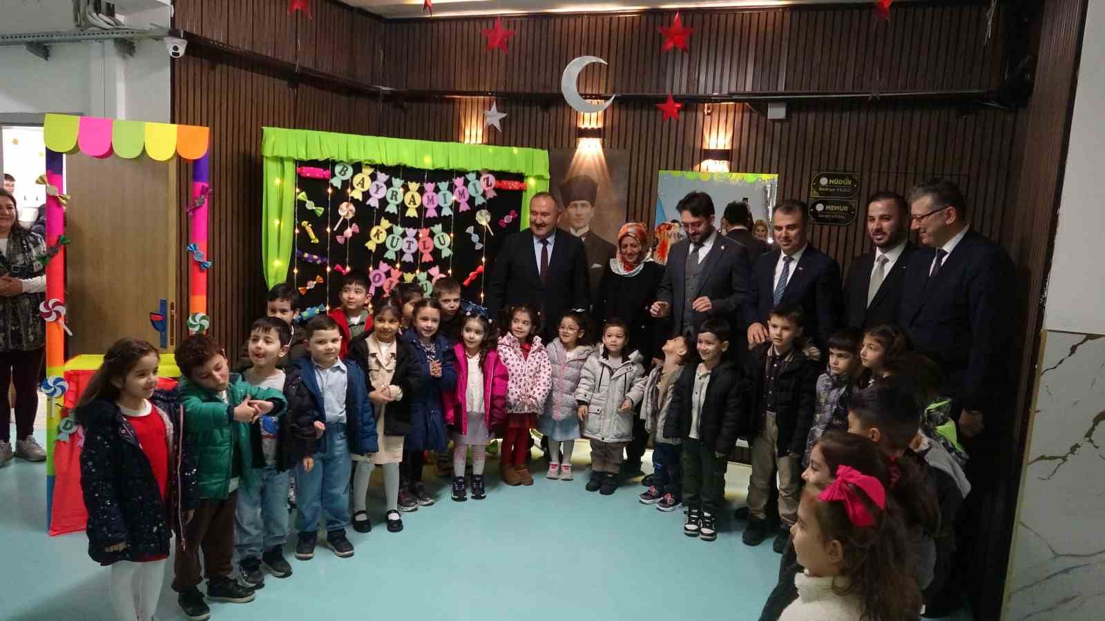 Pendik’te ara tatil sonrası ilk ders zili bayram coşkusuyla çaldı
