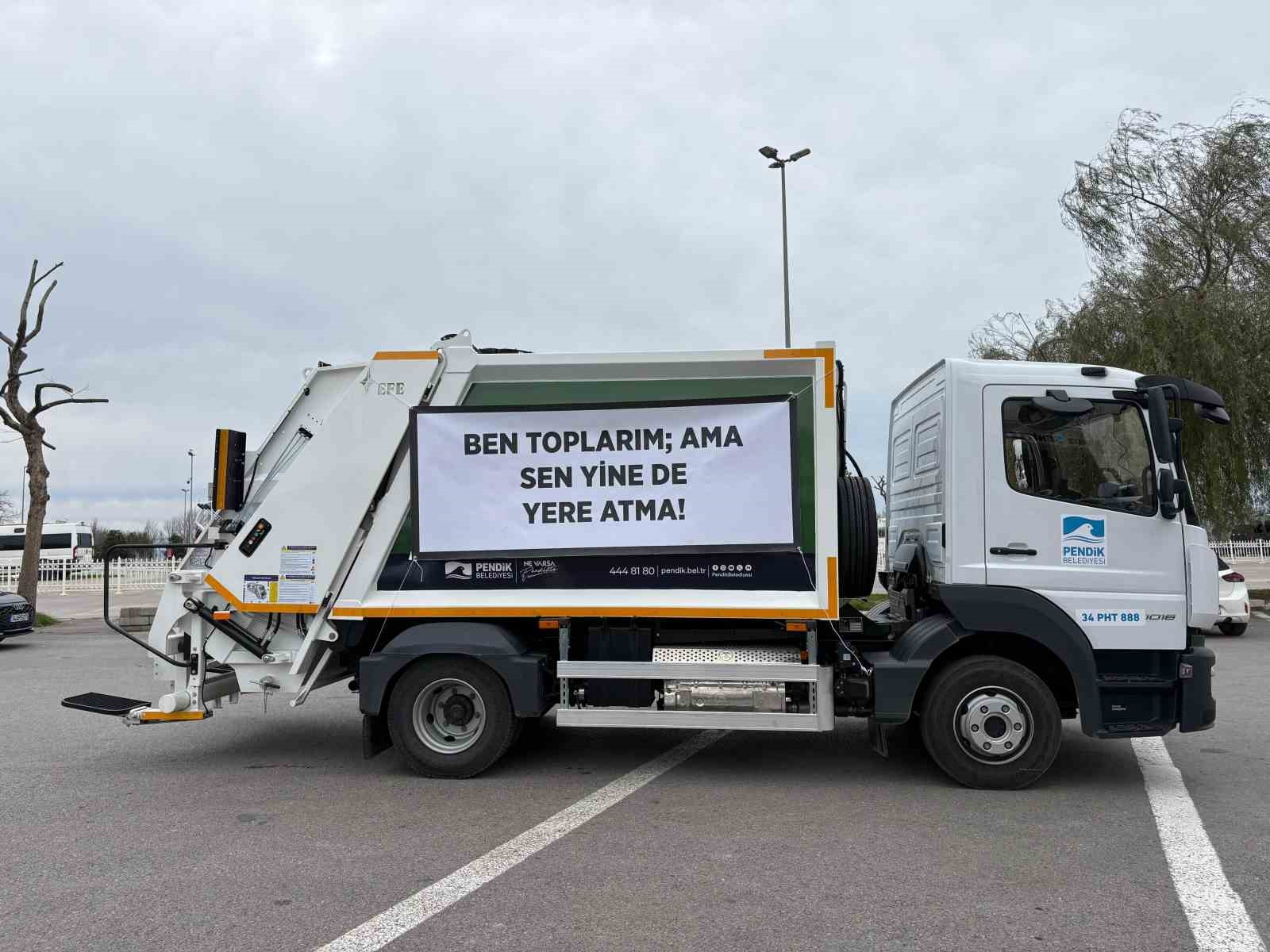 Pendik’te çöp kamyonlarını gören vatandaşlar gözlerine inanamadı
Pendik’te çöp kamyonlarını gören vatandaşlar gözlerine inanamadı