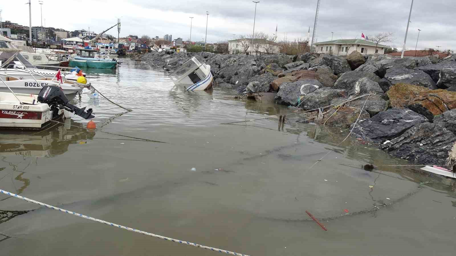 Pendik’te denize atık su alarmı: Kirlilik ve koku dayanılmaz boyuta ulaştı
