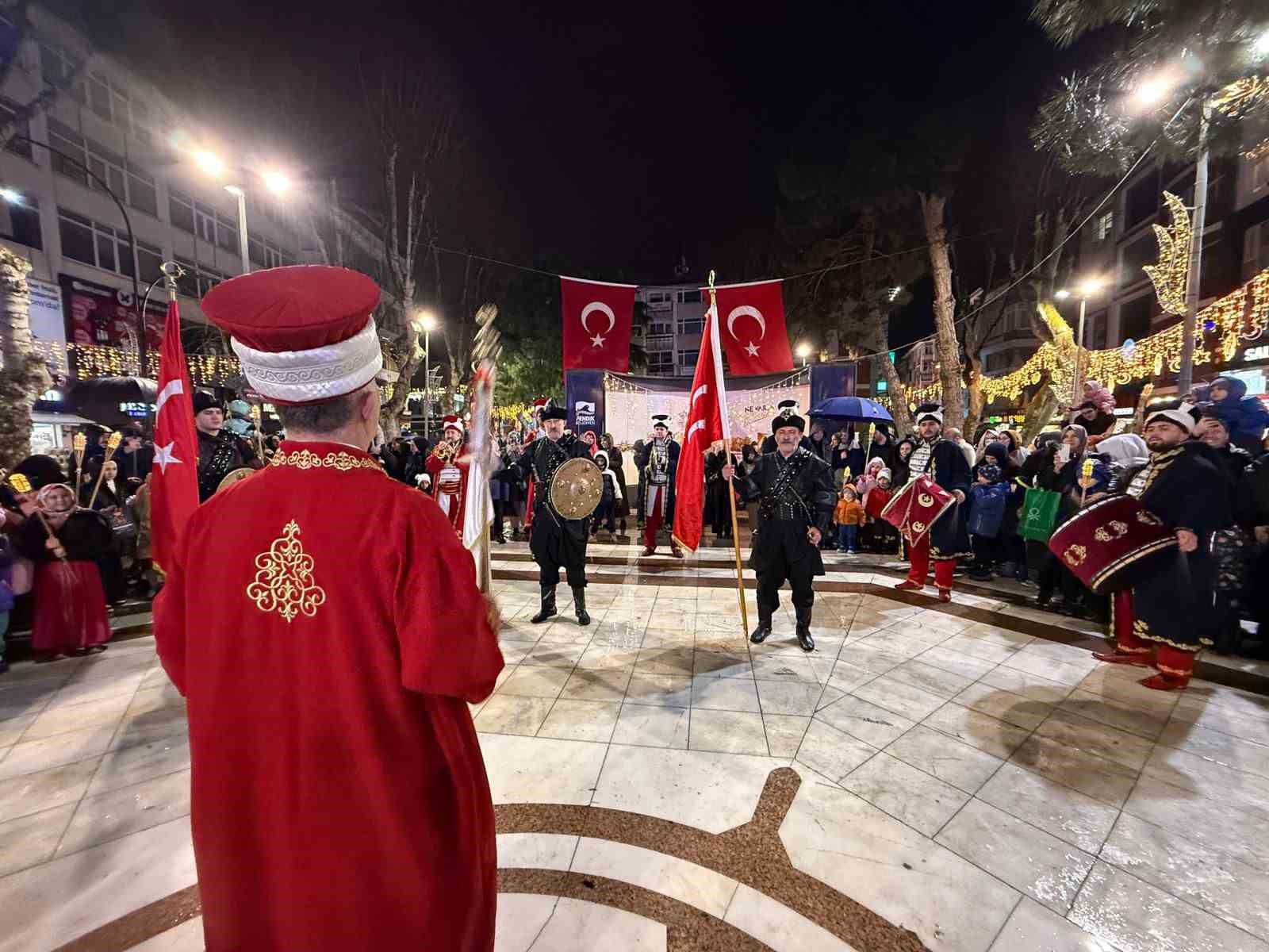 Pendik’te mehter marşlarıyla ramazan coşkusu yoğun ilgi gördü
