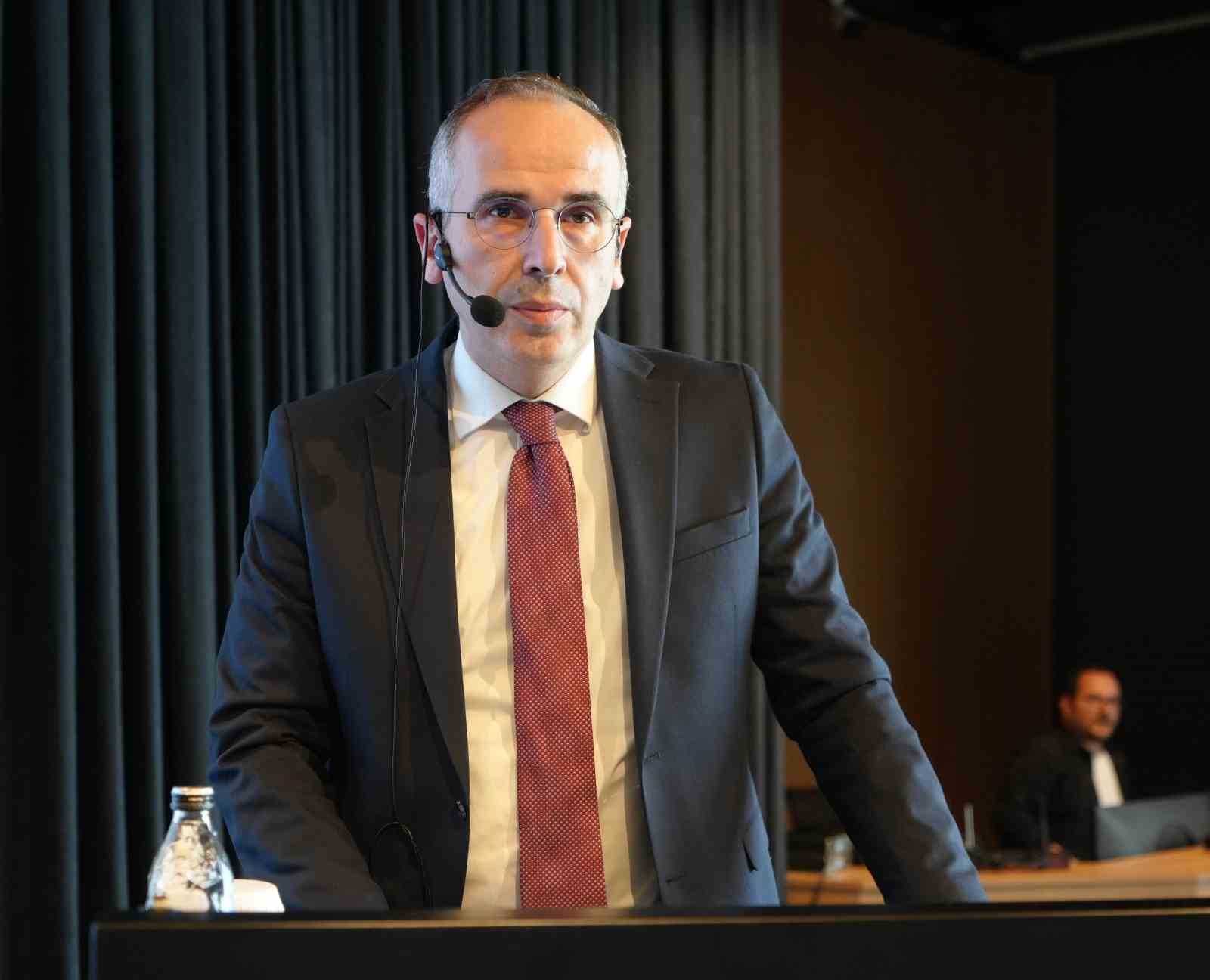 Perçin: "Borç stokumuz 17 milyardan 6,7 milyara düştü"
Perçin: "Borç stokumuz 17 milyardan 6,7 milyara düştü"