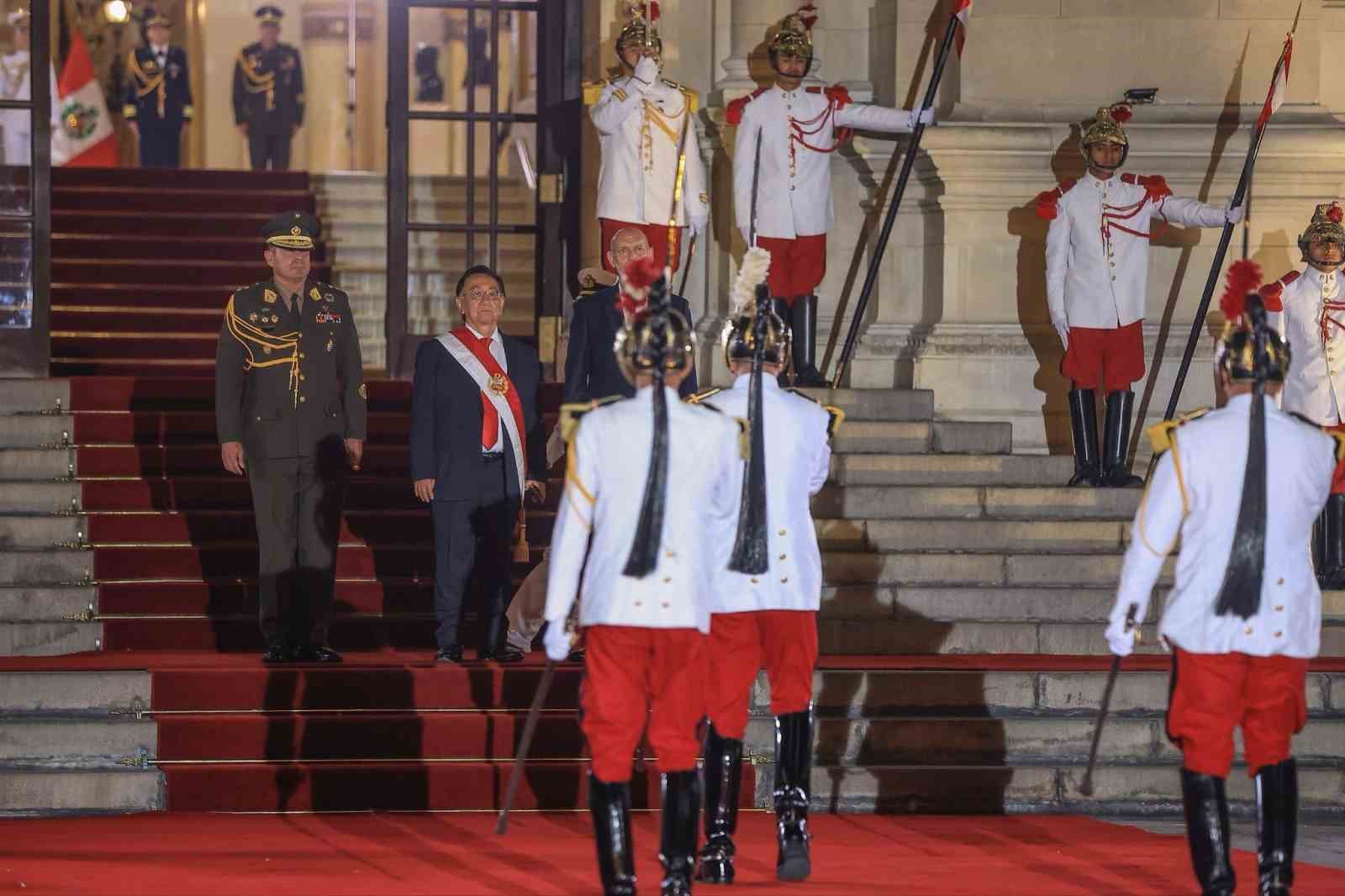 Peru’da 83 yaşındaki Balcazar geçici devlet başkanı oldu
