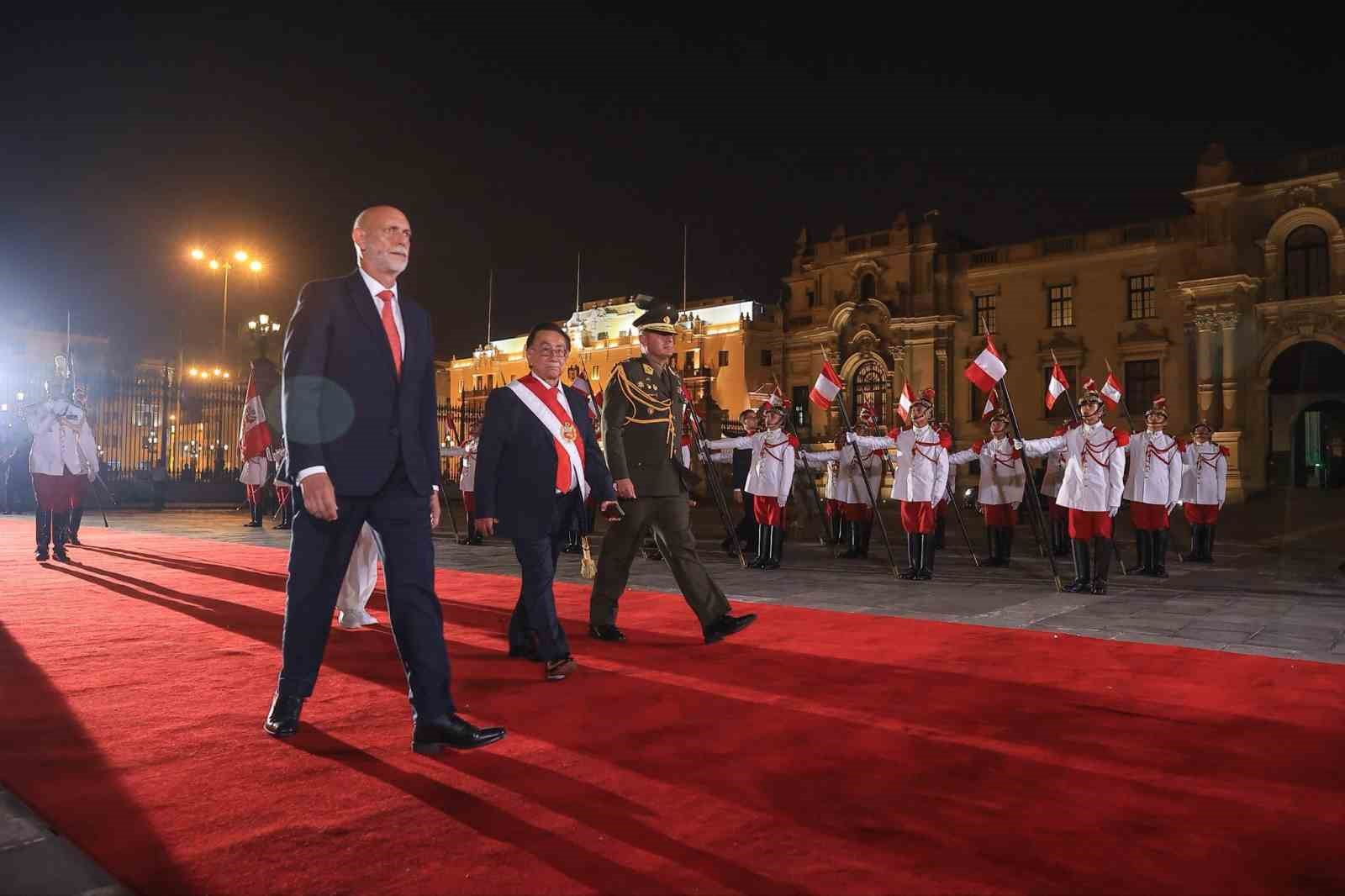 Peru’da 83 yaşındaki Balcazar geçici devlet başkanı oldu
